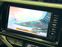 【バックカメラ】駐車時に後方がリアルタイム映像で確認できます。大型商業施設や立体駐車場での駐車時や、夜間のバック時に大活躍！運転スキルに関わらず、今や必須となった装備のひとつです！