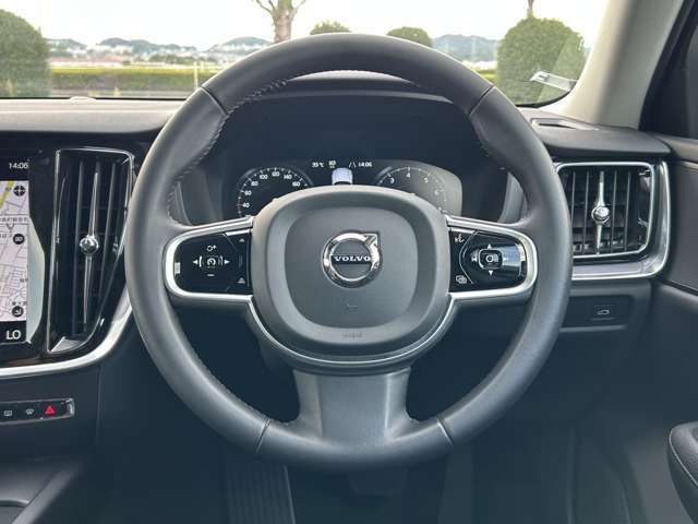 LIBERALAでは多種多様の車種をご用意させていただいております。お客様がご納得いくまで、そのお車の持つ特性を五感すべてで感じ取っていただける場をご提供します。