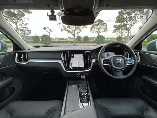 LIBERALAは、輸入車選びの新たなスタイルを提案するインポート・セレクト・ブランドです。オーナー様となる方がクルマから直接感じる感性を第一にした、最良の一台との出会いをコーディネートいたします。