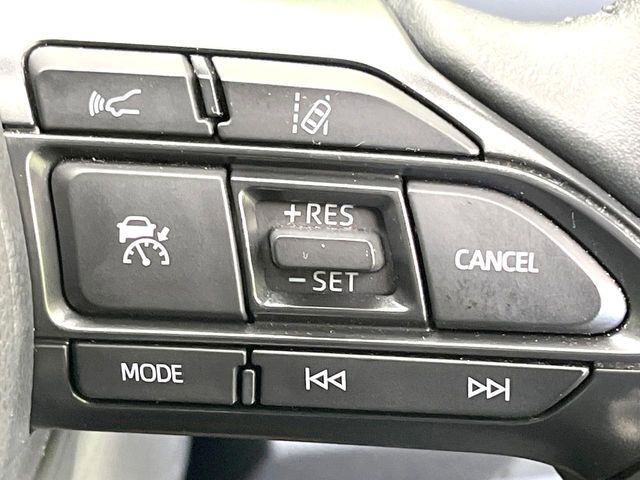 【レーダークルーズコントロール】高速道路での長距離走行が楽に！！自動で速度を保つクルーズコントロールが、衝突軽減システムと連携し、前方の車両を感知して車間を保つように速度調節してくれます！！