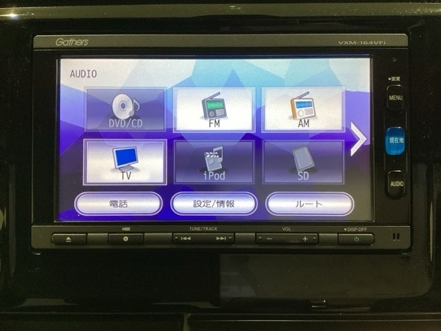 ナビゲーションはフルセグTV対応のGathers純正メモリーナビを搭載しています。Bluetoothオーディオ機能がありますので、スマートフォンなどの音楽も再生できます。