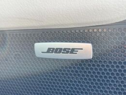 【BOSEサウンドシステム】メーカーオプションの高品位サウンドシステムを搭載。専用のチューニングが施された大小様々なスピーカーから良質なサウンドが奏でられ、臨場感あふれる音響空間を演出します。