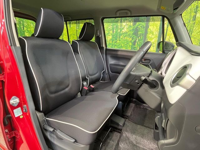 運転席シート廻りは使用感も少なく、良好な状態となっています。丁寧に使われていたことがよくわかりますね。