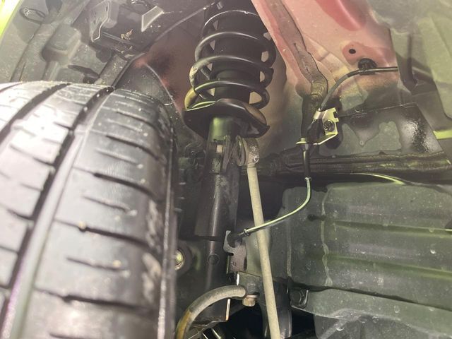 お車を安心してお乗りいただく為には、足回りの定期点検が欠かせません。サービスサポート（有償保証）では無料点検もご提供しており、安心のカーライフをお過ごしいただけるサポート体制が整っています。