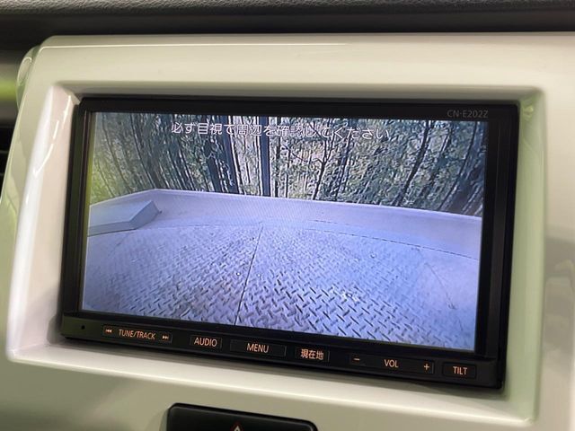 【バックカメラ】駐車時に後方がリアルタイム映像で確認できます。大型商業施設や立体駐車場での駐車時や、夜間のバック時に大活躍！運転スキルに関わらず、今や必須となった装備のひとつです！