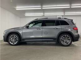 首都圏エリア世田谷の環状8号線沿いに位置し首都高速・第三京浜・東名高速の各インターから直ぐです。電車では東急大井町線、九品仏駅より徒歩8分。総在庫600台以上のメルセデス・ベンツ認定中古車をご案内します！