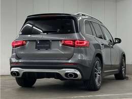 人間工学に基づき機能面を最優先して作られているデザインですので流行り廃りがなく飽きが来ないデザインがメルセデス・ベンツの真骨頂となっております。末長くご愛用頂けます。