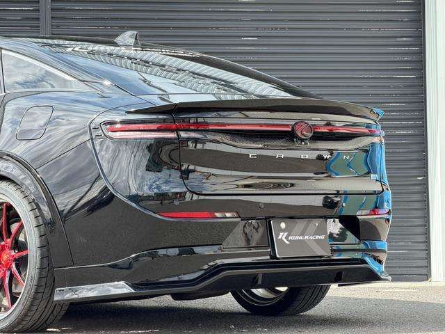 リア回りは純正バンパーに被せるタイプのリアアンダーハーフスポイラーを装着されております！カラーも純正同色の1トーン仕上がりですのでスタイリッシュかつ立体的なシャープなデザインエアロになっております！