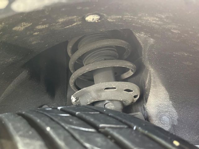 お車を安心してお乗りいただく為には、足回りの定期点検が欠かせません。サービスサポート（有償保証）では無料点検もご提供しており、安心のカーライフをお過ごしいただけるサポート体制が整っています。