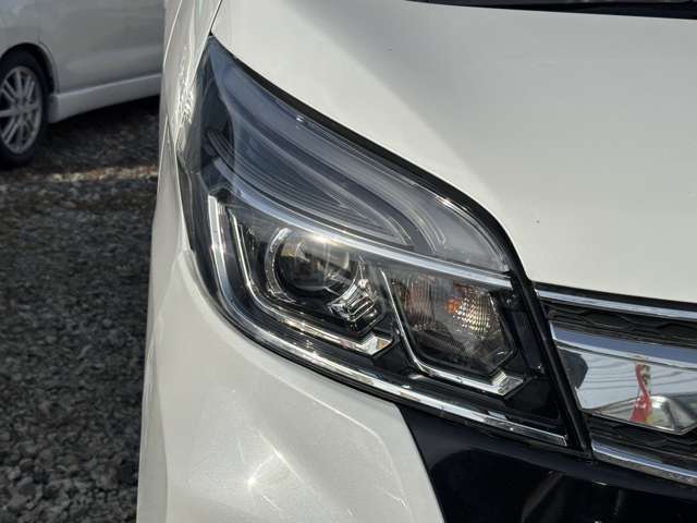 当店の在庫は仕入れにこだわりを持ってます！ミニバンは両側電動スライドドア、7人乗り、後席モニター、セダンではサンルーフ、革シート、ハーフレザーシート、その他でもETC、バックカメラ、ナビなどを各車装備