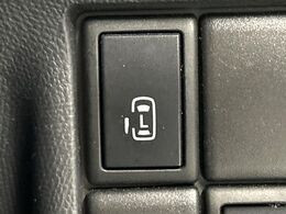 【パワースライドドア】スマートキーや運転席のスイッチでスライドドアの開閉が可能♪電動だから力を入れてドアを開ける必要が無く、小さいお子様でも、重い荷物を持っている時もラクに開け閉めできます♪