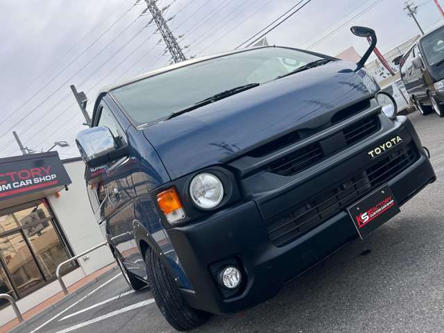 パノラミックビューモニター/レーンデパーチャーアラートメント/衝突軽減ブレーキ/オートマチックハイビーム/マホガニー木目コンビハンドル＆シフトノブ＆パネル/オーダーフェンダー他多数！