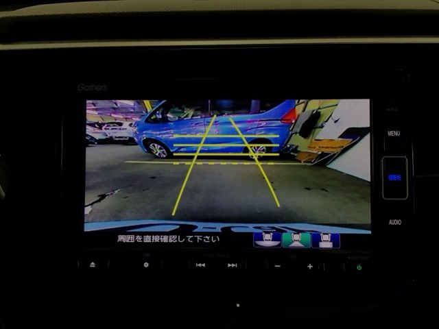 後方確認が便利なバックカメラ搭載、駐車時も安心です！！