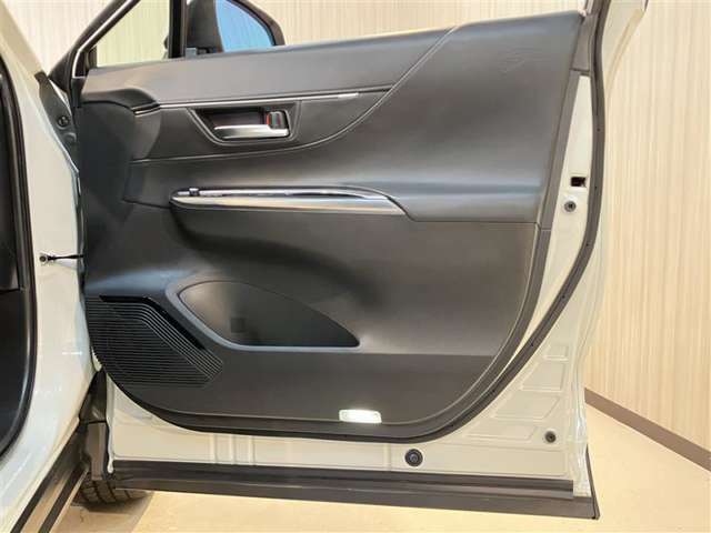 運転席前面ドア部分です♪