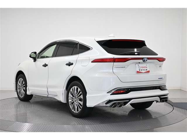 走りにこだわりながら収納力も持ち合わせたお車です。荷物を載せて軽快なドライブを楽しめますよ♪