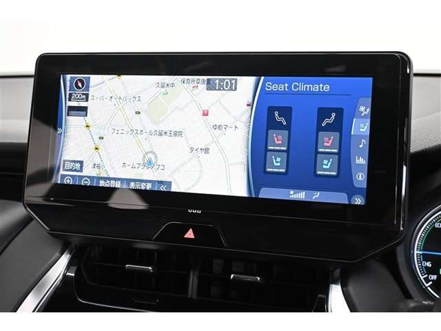 純正ナビを装備。タッチパネル式で使いやすく、お出かけもラクラクです。