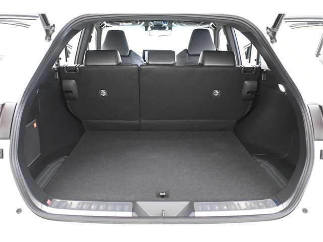 広々としたラゲージスペースを備えています。大きなものや長さのある荷物もしっかりと積み込めます。