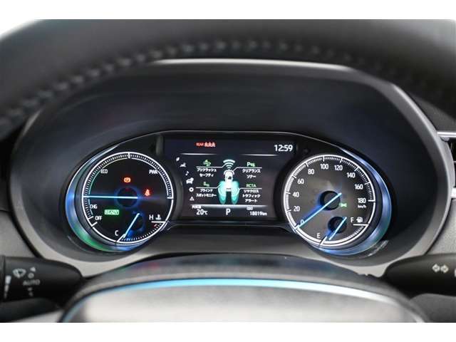 とっても見やすいメーターです。夜間時はラグジュアリーな気分にさせてくれる照明が魅力ですので、夜のドライブも楽しみになりますよ♪