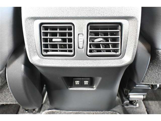 後席エアコン吹き出し