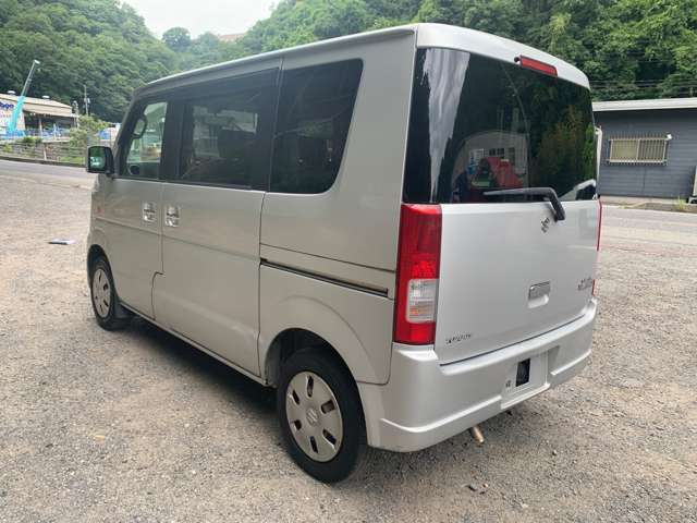 4名乗りのお車です