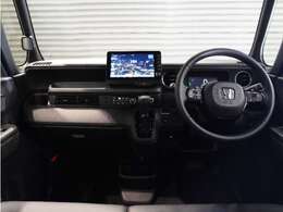 【室内】シートや内装各部への徹底した清掃を実施。