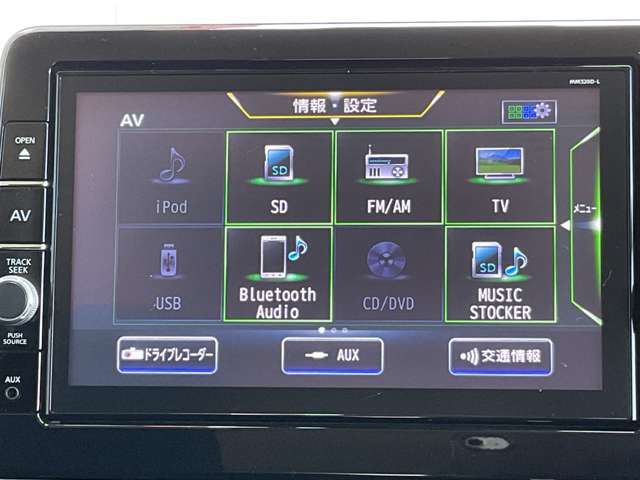 フルセグTV、SDミュージックサーバー、DVD再生、Bluetooth機能などもあります。
