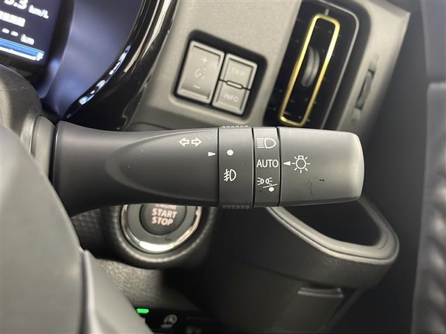 【オートライト（AUTO）】外の明るさをシステムが感知して、自動でヘッドライトが点灯します！ヘッドライトをつけ忘れを防ぐ便利機能です。