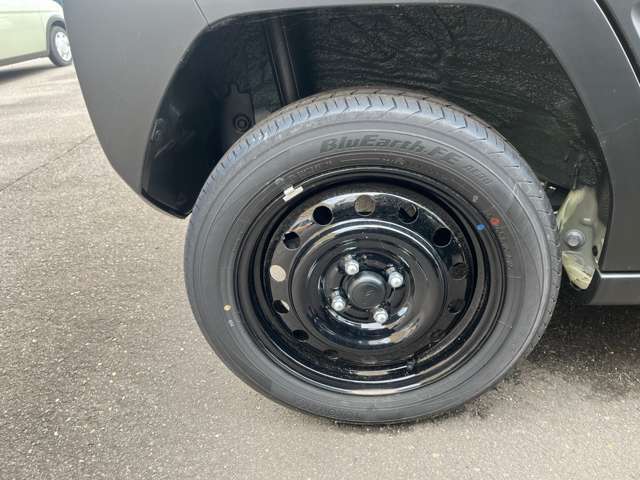 ☆お車についた傷やヘコミ、事故の修理もハヤシにお任せください。自社鈑金工場で修理ができますの安心です☆