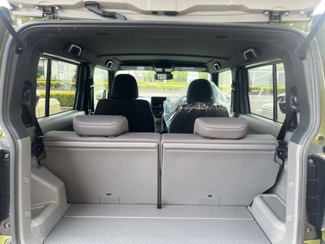 ☆お車についた傷やヘコミ、事故の修理もハヤシにお任せください。自社鈑金工場で修理ができますの安心です☆