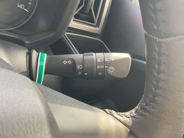 夕暮れ時やトンネル内への進入時等に自動でライトオン！オートライト機能付☆