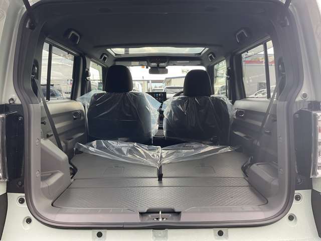 後席を倒すと大空間へと変身！たくさんの荷物を載せれます☆