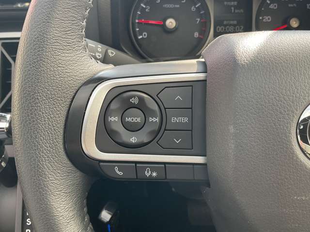 オーディオ等の操作ができるハンドルスイッチ付！手元で操作できるので運転中でも安心です☆