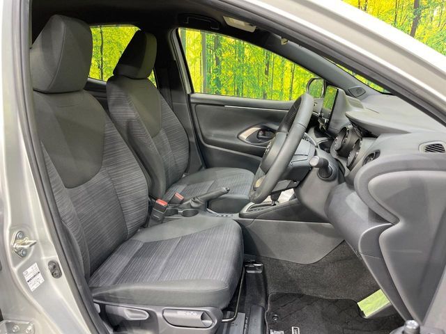 運転席シート廻りは使用感も少なく、良好な状態となっています。前オーナー様が丁寧に使っていたことがよくわかりますね。