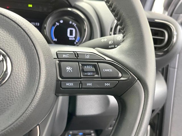 【レーダークルーズコントロール】高速道路での長距離走行が楽に！！自動で速度を保つクルーズコントロールが、衝突軽減システムと連携し、前方の車両を感知して車間を保つように速度調節してくれます！！