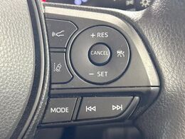 【レーダークルーズコントロール】高速道路での長距離走行が楽に！！自動で速度を保つクルーズコントロールが、衝突軽減システムと連携し、前方の車両を感知して車間を保つように速度調節してくれます！！
