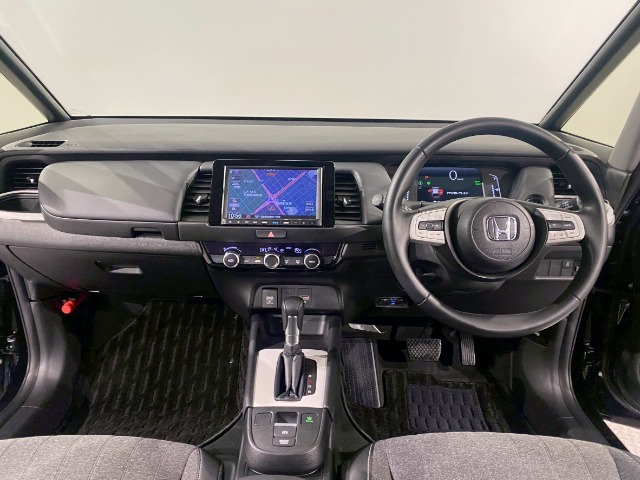 【ルームクリーニング】せっかく乗るならピカピカの車がいいですよね！当店は、他社では省きがちな細部に至るまで、徹底した清掃を行っております。