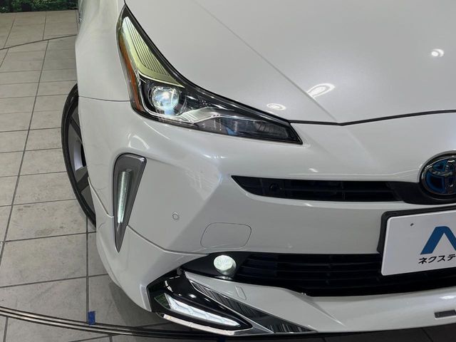 【LEDヘッドライト】悪天候や夜間走行時も良好な視界を確保し安心して運転できる高輝度LEDヘッドライトを装備！点灯速度が早く、消費電力も抑えられています。
