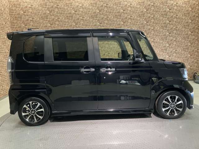 ■充実のアフターサービス■　車の販売はもちろん、自社整備工場・自社鈑金工場・オイル交換＆点検専門店舗を完備しておりますので納車後もお客様のカーライフをトータルでサポートいたします。