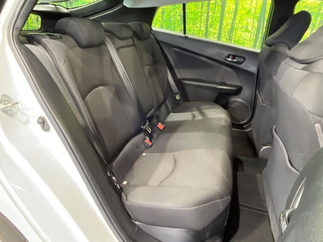 後部座席も気になるようなキズ・汚れやへたり等、大きなダメージはなく、良好な状態です。