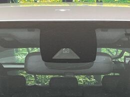 【トヨタセーフティセンス】走行中に前方の車両等を認識し、衝突しそうな時は警報とブレーキで衝突回避と被害軽減をアシスト。より安全にドライブをお楽しみいただけます。