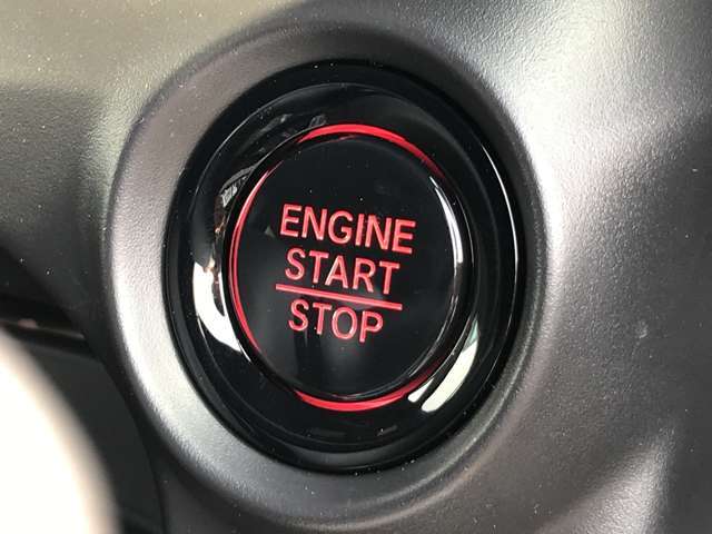 プッシュボタンスタートで鍵を刺さなくても持ってるだけでエンジンも楽々かけれちゃう！！