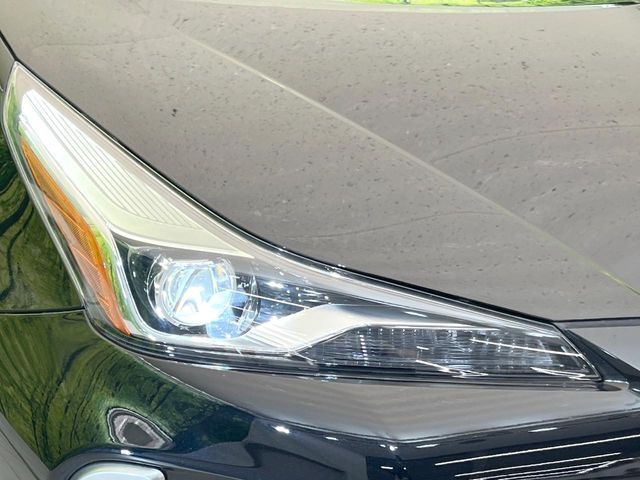 【LEDヘッドライト】悪天候や夜間走行時も良好な視界を確保し安心して運転できる高輝度LEDヘッドライトを装備！点灯速度が早く、消費電力も抑えられています。