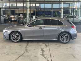 納車前整備はメーカー規定に基づき併設工場で入念に行います。メルセデス・ベンツ指定のツールと技術を用い、メーカーの研修を受けたメカニックがお客様のお車を整備いたします。神奈川運輸支局指定整備工場です。