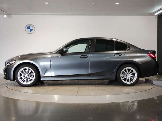 【BMWのxDrive】xDriveはいかなる状況下でも安定した走りを実現しています。 これによりストレスなく運転できることはもちろんのこと、安全性能も向上しています。