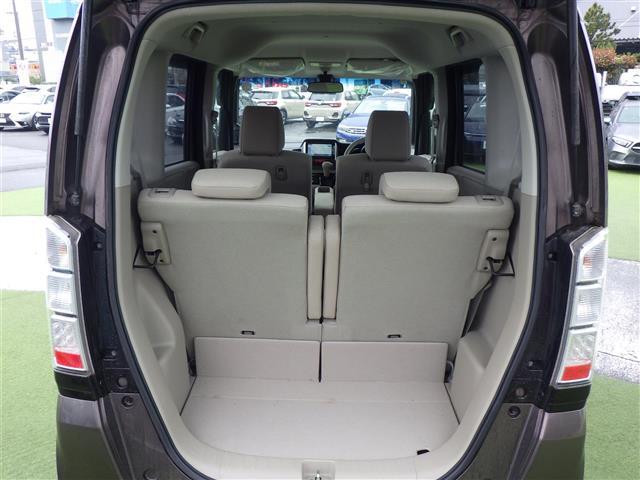 【トランク】積み込みやすくて、たっぷり積める荷室です。シートアレンジできるものは、乗車人数と荷物の量や大きさによってシートを動かすことができるので、より快適なドライブが可能です！