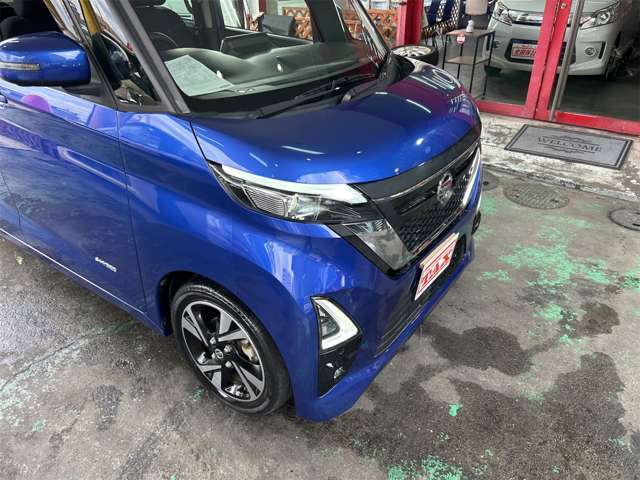 TAXは、プロの技術とプライドをもって、一物一価といわれる中古車に「安心」をお付けして、日本全国の皆様を笑顔にするカーライフをお届けします。