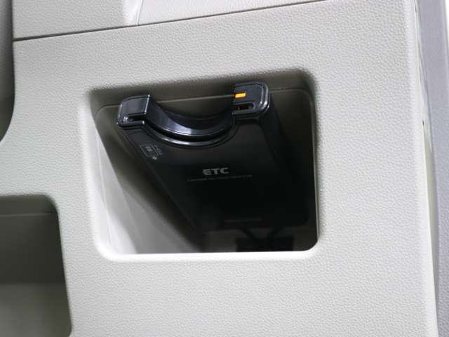 当社の展示車は全車両に”社団法人自動車公正取引協議会”の車両状態説明書を掲示しております。修復歴の有無は勿論、ドア等の外板の交換歴の有無までも表示☆口頭説明では無く書面にてお渡ししております♪