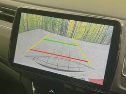 【バックカメラ】駐車時に後方がリアルタイム映像で確認できます。大型商業施設や立体駐車場での駐車時や、夜間のバック時に大活躍！運転スキルに関わらず、今や必須となった装備のひとつです！