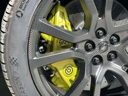 23インチカーボンホイール＋ブレンボキャリパーで豪華な足元になっております！