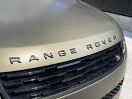 ボンネットやロゴもカーボンが使用されております！